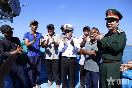 GDP delegation visits and inspects Truong Sa Special Zone, DK1 Platforms